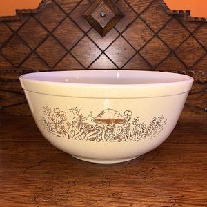 Vintage Pyrex Forest Fancies mushroom bowl